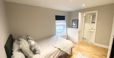 Double Bedroom With En Suite, SE18. £975.00 PCM.