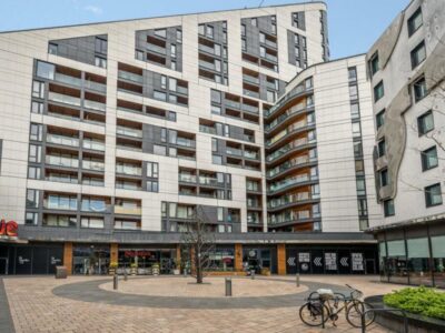 LOVELY SPACIOUS TWO BEDROOM APARTMENT, BROMLEY £1,725.00 PCM.
