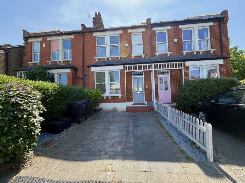 3 Bed House, Mackenzie Road. £2,500.00 PCM