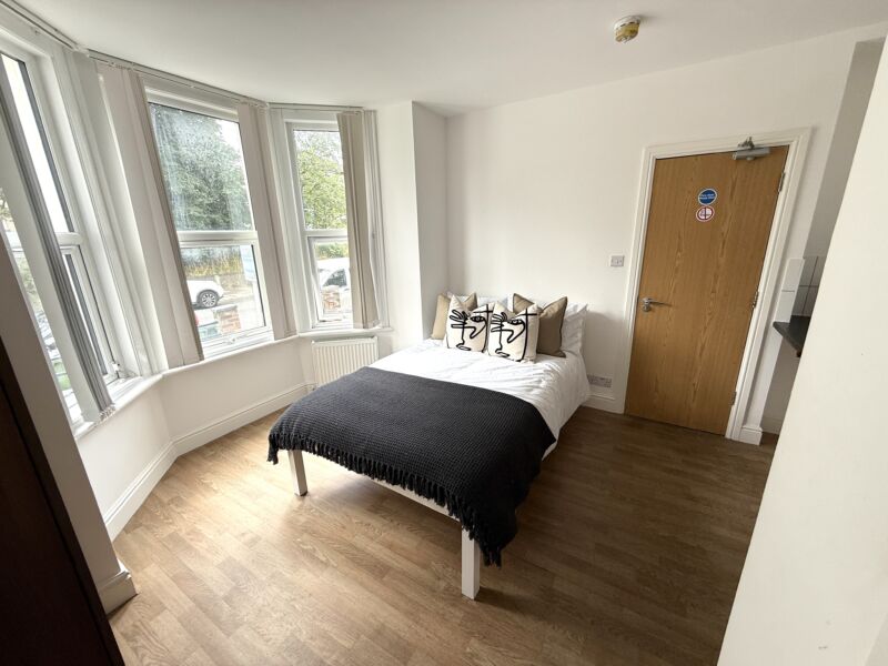 STUDIO AVAILABLE, PLUMSTEAD £1025.00 PCM